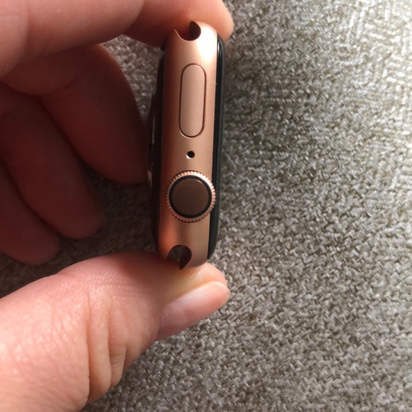 Rose gold gen 4 Apple Watch
